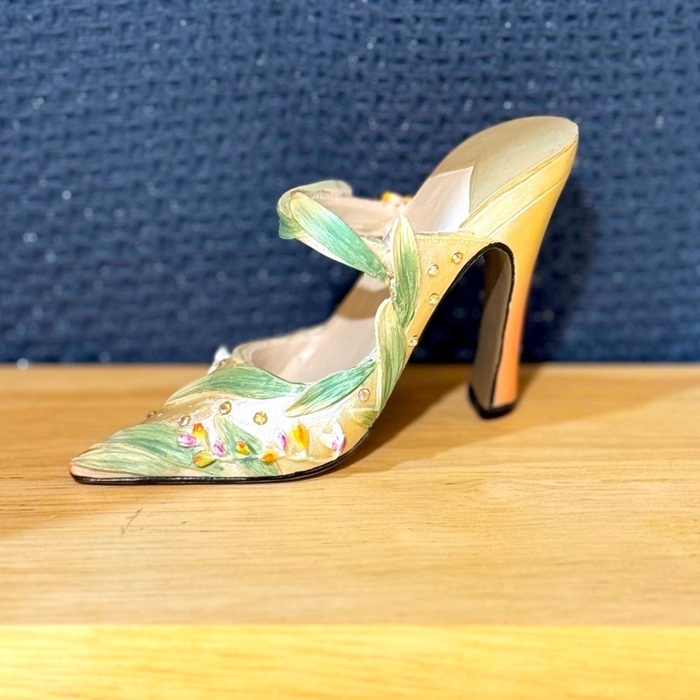 Nostalgia If The Shoe Fits—Garden Party Collectible “Small Flower”Miniature Shoe